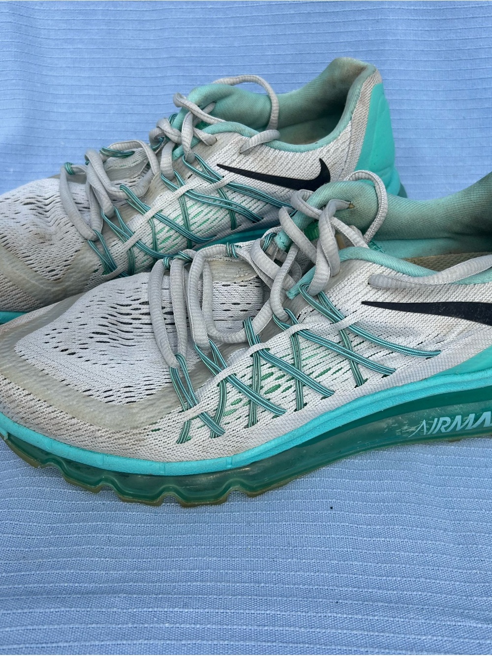 🧽 NEEDS CLEANING!🧼 Nike Women’s Teal and White Air Max Running Sneakers